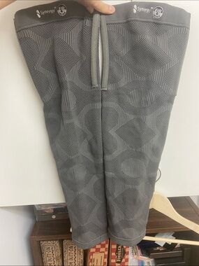 Vintage Synergy Gray Knit Athletic Compression Leggings